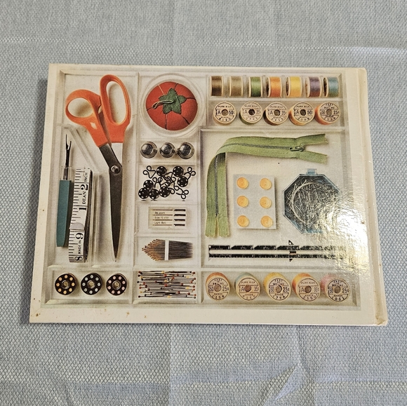 Reader's Digest Complete Guide to Sewing Vintage Hardcover Book 1976 - Picture 5 of 9